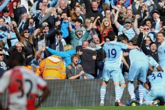 英超转会风云：蓝军前锋去向谜团，曼联球星成新贵目标