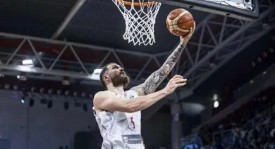 湖人队小卡合同撤销：交易策略与东契奇、维金斯前景分析